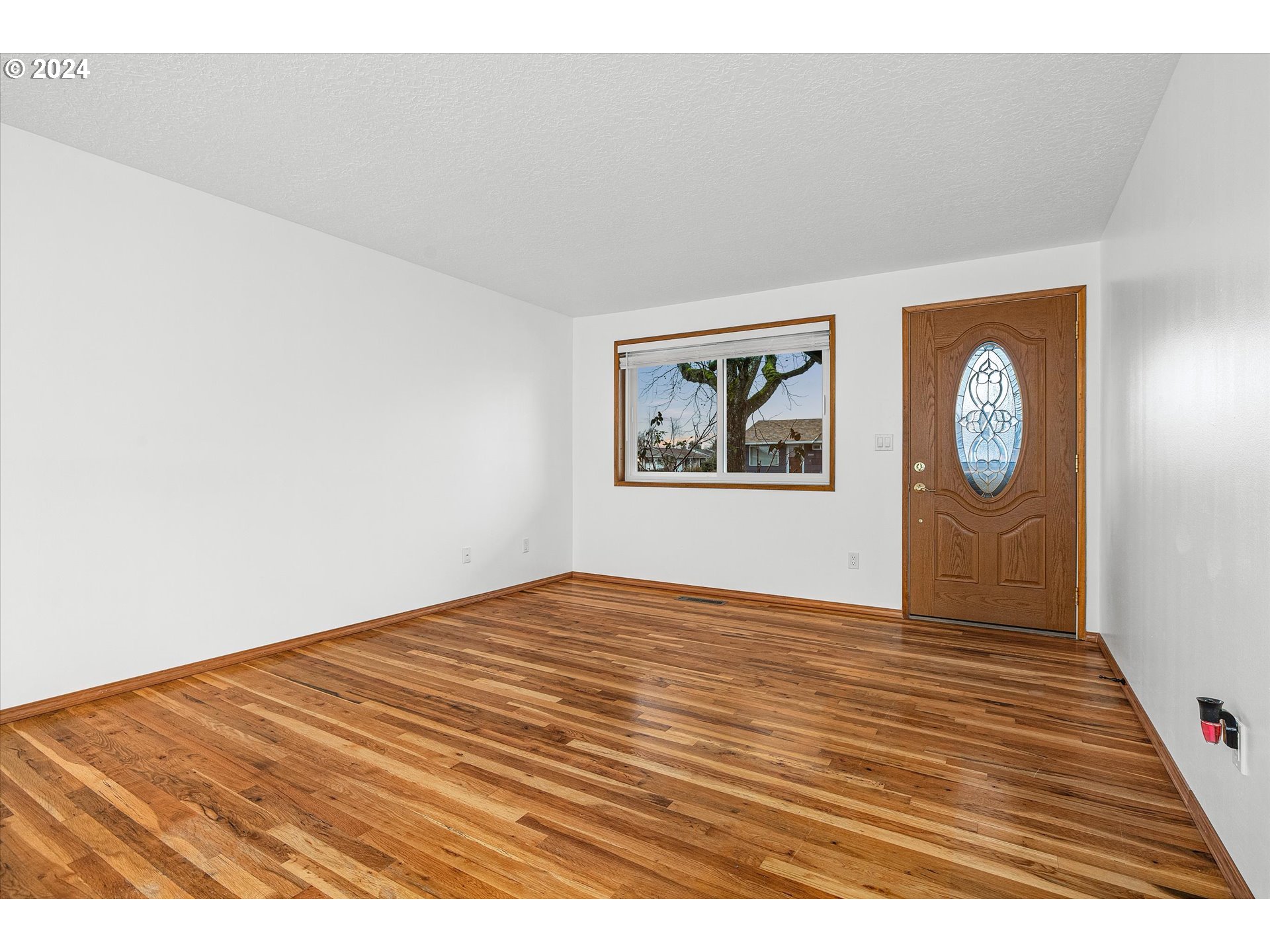 1587 Rainier Road Woodburn, OR 97071 - Photo 5 of 27 Gallery Image 5