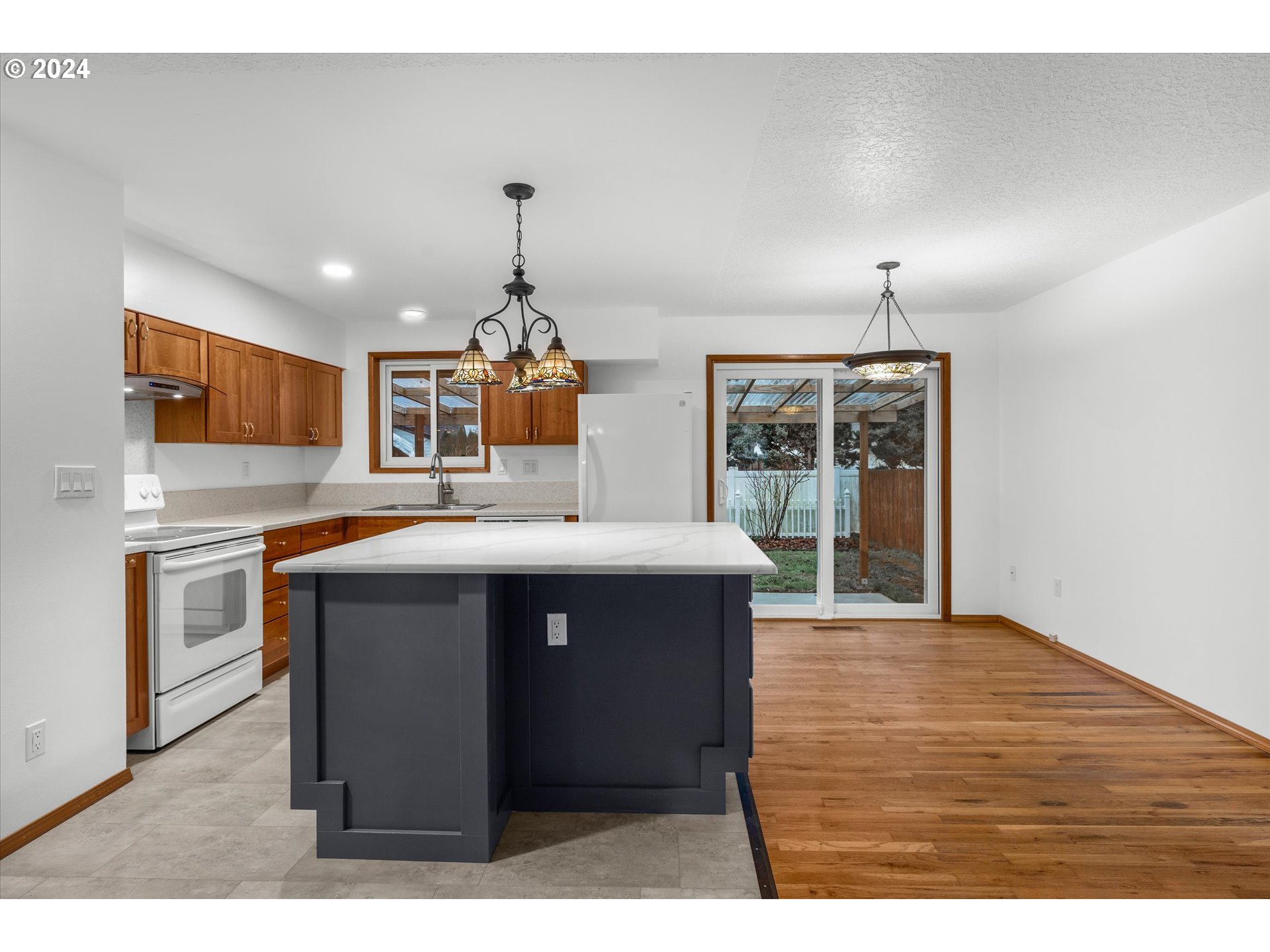 1587 Rainier Road Woodburn, OR 97071 - Photo 6 of 27 Gallery Image 6