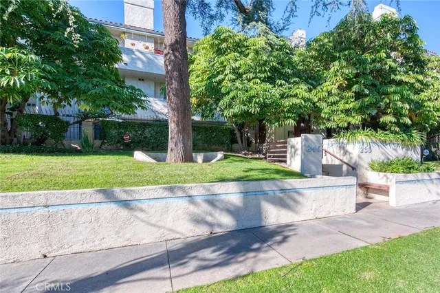 $798,000 | 245 South Holliston Avenue, Unit 109, Pasadena, CA 91106