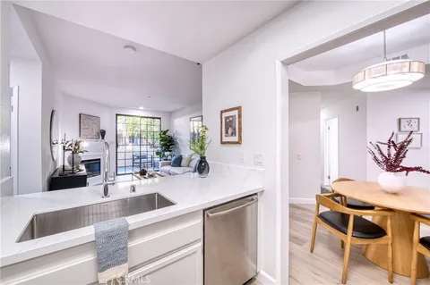 $798,000 | 245 South Holliston Avenue, Unit 109, Pasadena, CA 91106