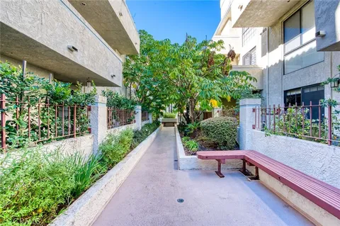 $798,000 | 245 South Holliston Avenue, Unit 109, Pasadena, CA 91106