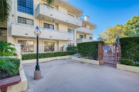 $798,000 | 245 South Holliston Avenue, Unit 109, Pasadena, CA 91106