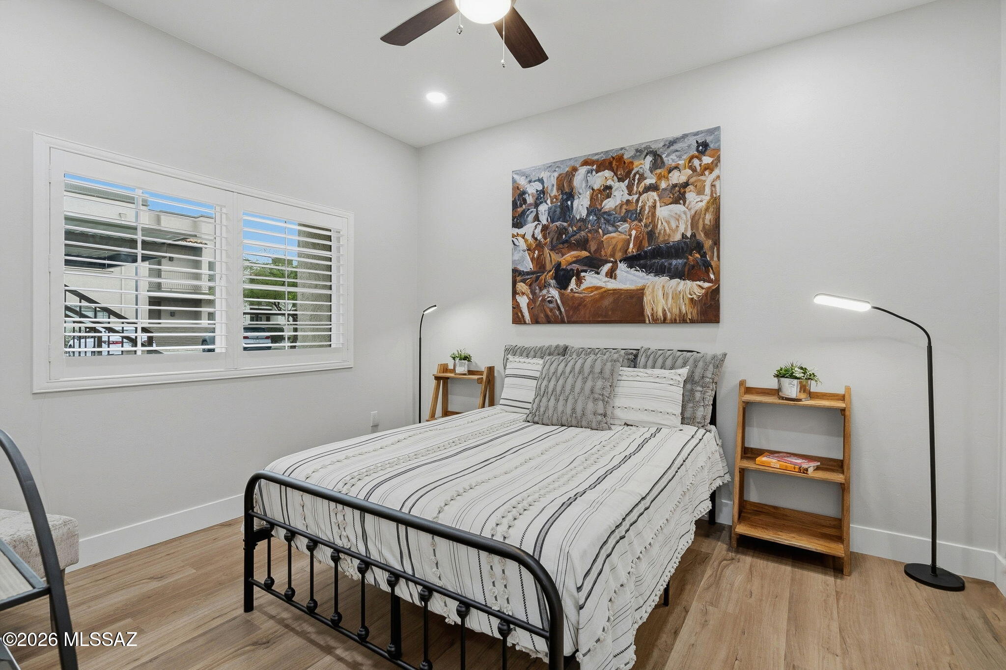 2020 East River Road, Unit 101 Tucson, AZ 85718 - Photo 9 of 12 a bedroom with a bed and a painting on the wall
