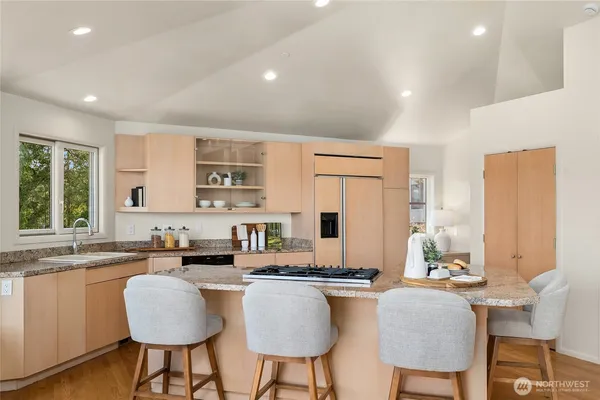 $1,995,000 | 936 170th Place Southeast, Bellevue, WA 98008