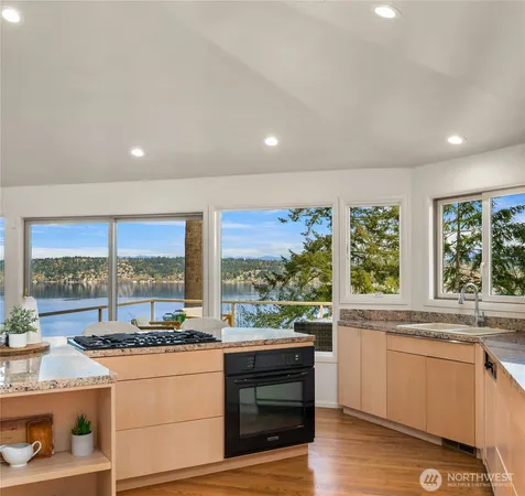 $1,995,000 | 936 170th Place Southeast, Bellevue, WA 98008