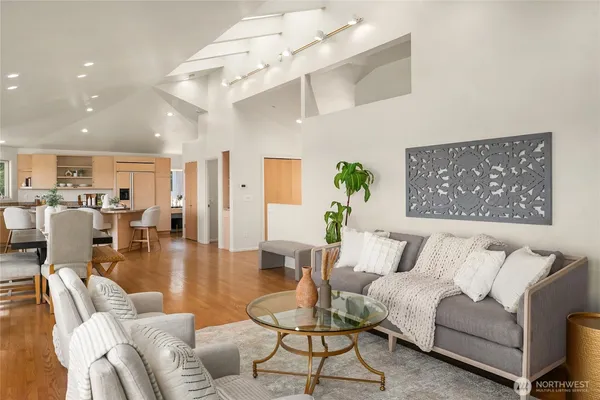 $1,995,000 | 936 170th Place Southeast, Bellevue, WA 98008