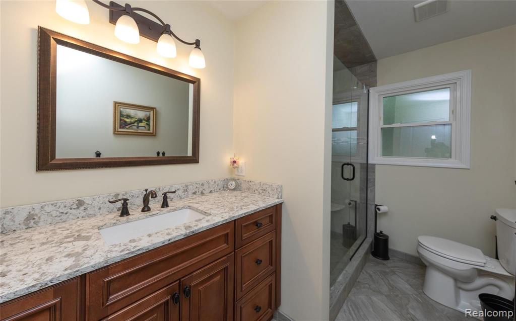 5420 Center Road Flint, MI 48506 - Photo 15 of 56