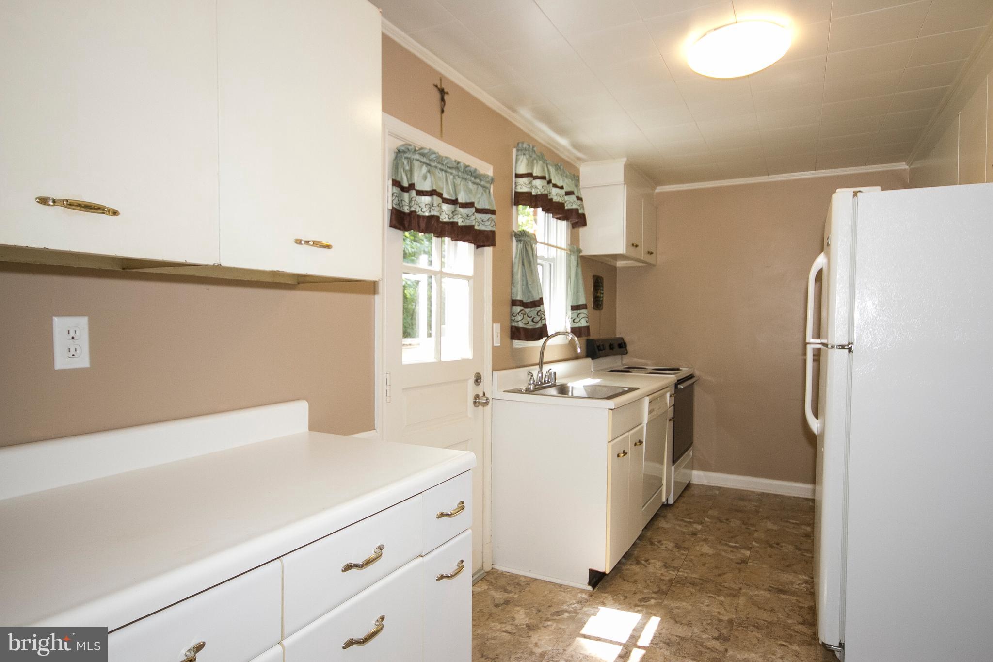 33 Cedar Knoll Road Cockeysville, MD 21030 - Photo 5 of 17 Kitchen