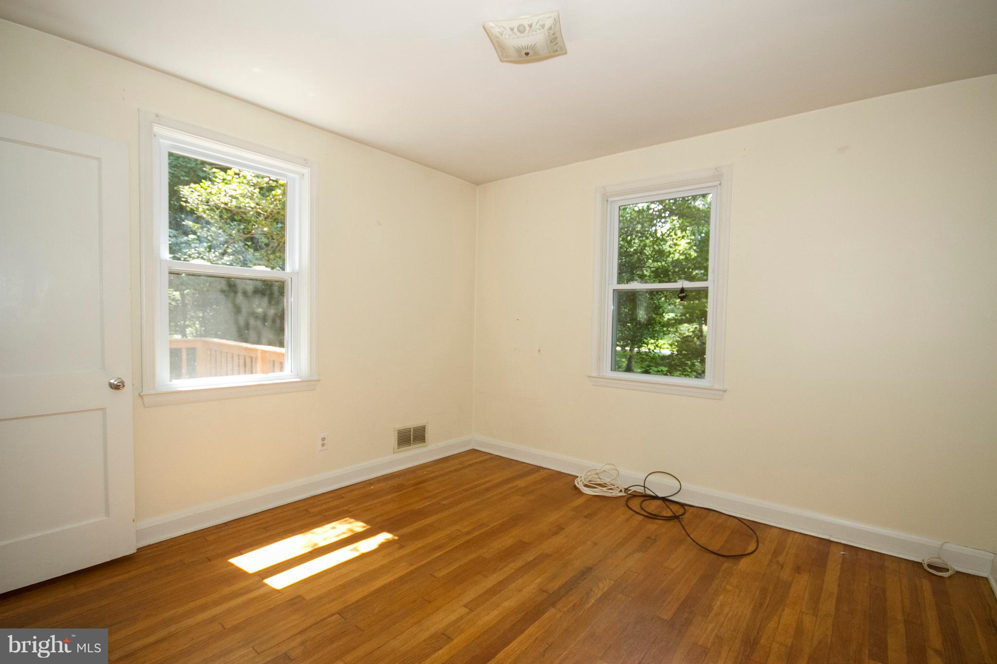 33 Cedar Knoll Road Cockeysville, MD 21030 - Photo 8 of 17 First Floor Bedroom