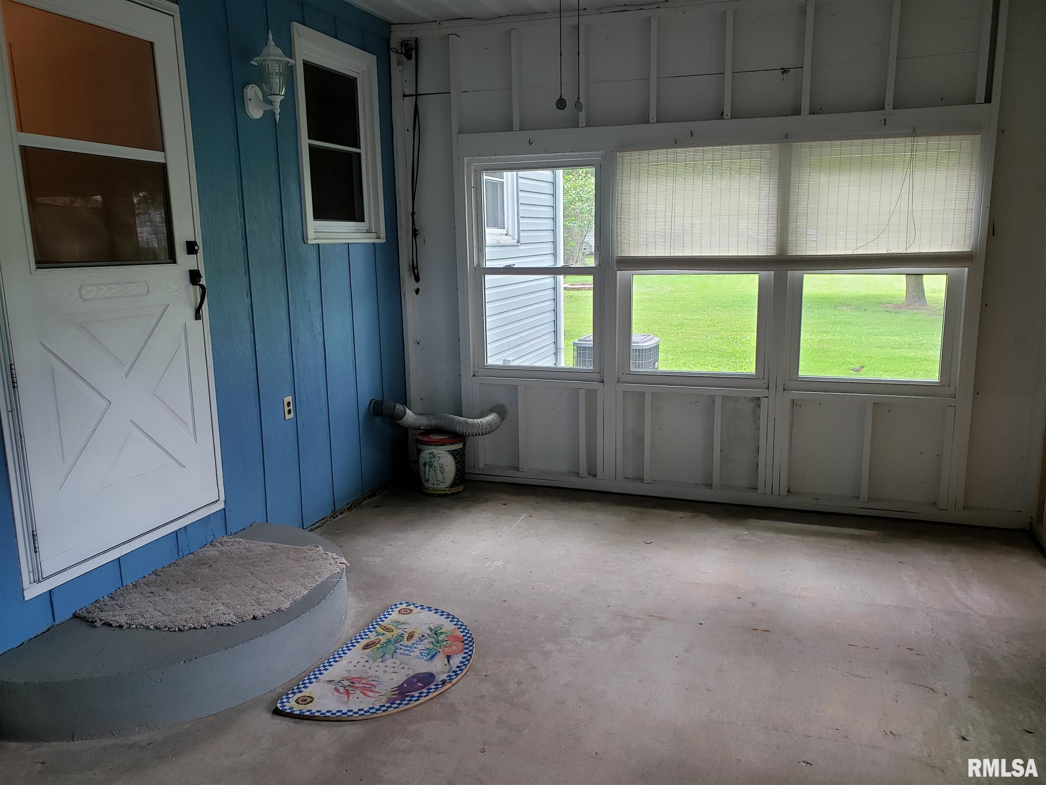 4098 Staff Road Illiopolis, IL 62539 - Photo 8 of 25