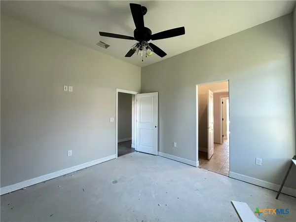 a view of room with a ceiling fan