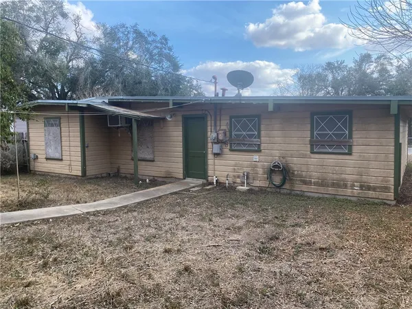 a view of a house with a yard and garage