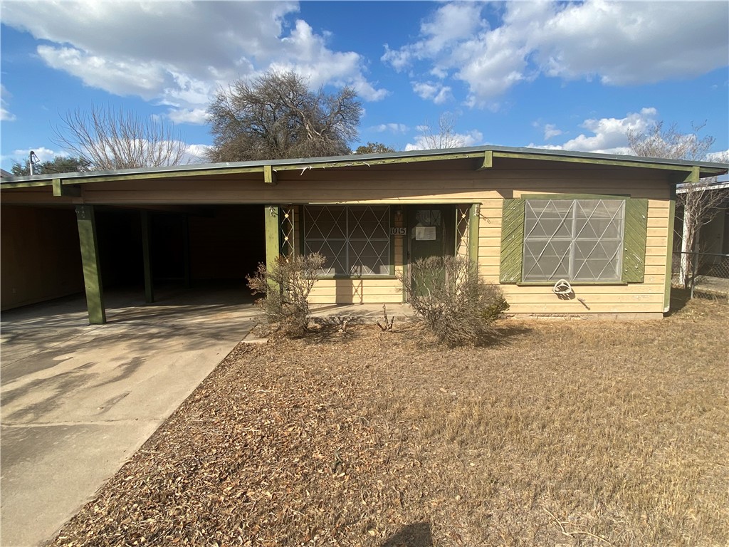 1015 Louis Street Alice, TX 78332 - Photo 2 of 20 a view of a house with a outdoor space