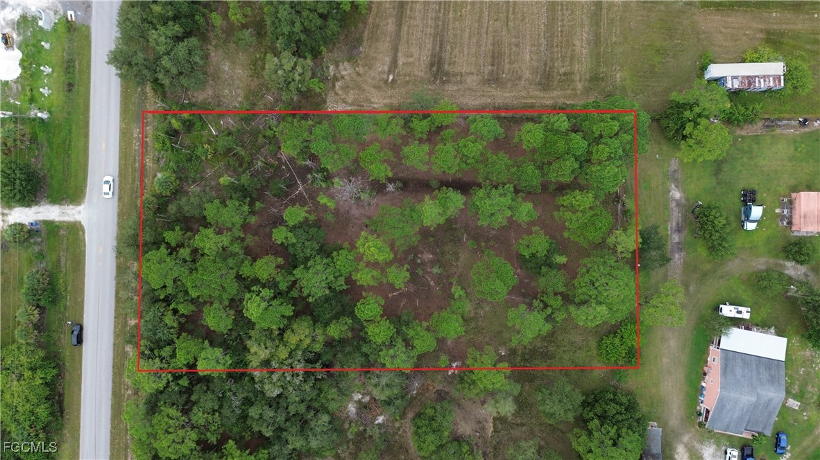 287 Avenida Del Sur Clewiston, FL 33440 - Photo 10 of 16 a view of a garden with a fountain