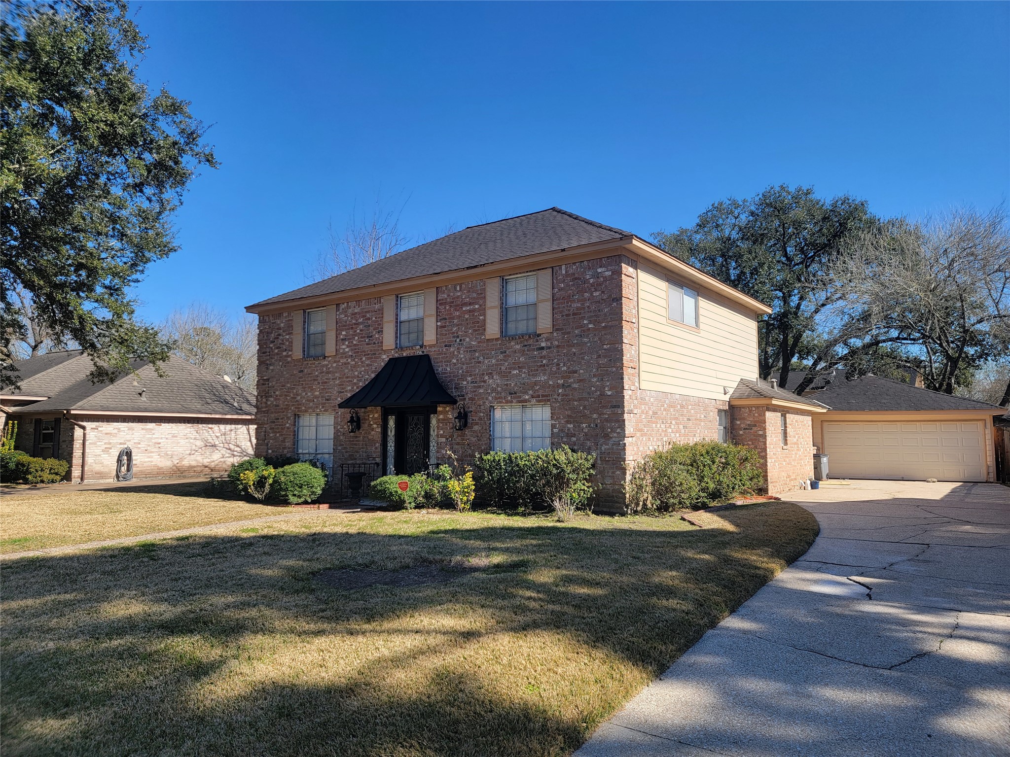 4015 Chapel Square Drive Spring, TX 77388 - Photo 3 of 27 Enjoy the convenience and privacy of a spacious driveway.