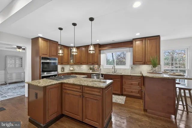 $999,980 | 15067 Brown Post Lane, Centreville, VA 20121