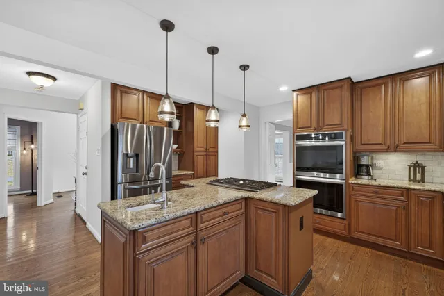 $999,980 | 15067 Brown Post Lane, Centreville, VA 20121