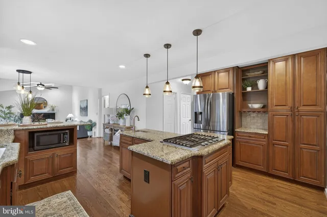 $999,980 | 15067 Brown Post Lane, Centreville, VA 20121