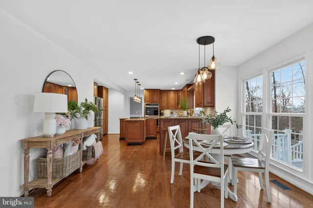 $999,980 | 15067 Brown Post Lane, Centreville, VA 20121