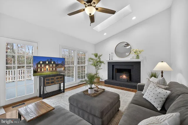 $999,980 | 15067 Brown Post Lane, Centreville, VA 20121