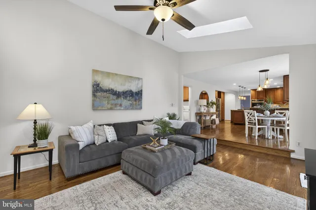 $999,980 | 15067 Brown Post Lane, Centreville, VA 20121