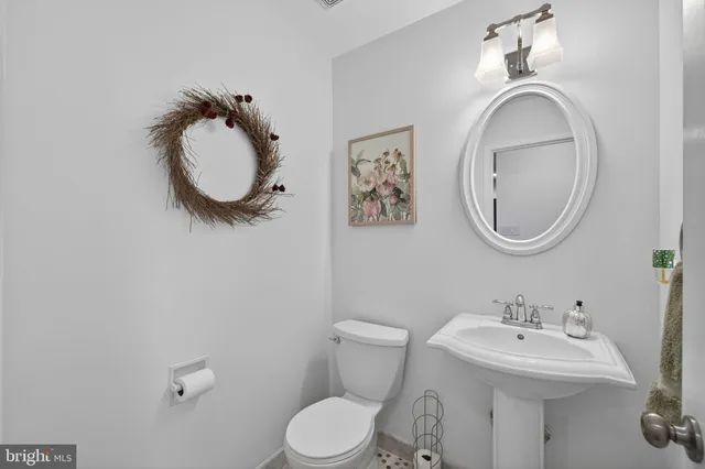 $999,980 | 15067 Brown Post Lane, Centreville, VA 20121