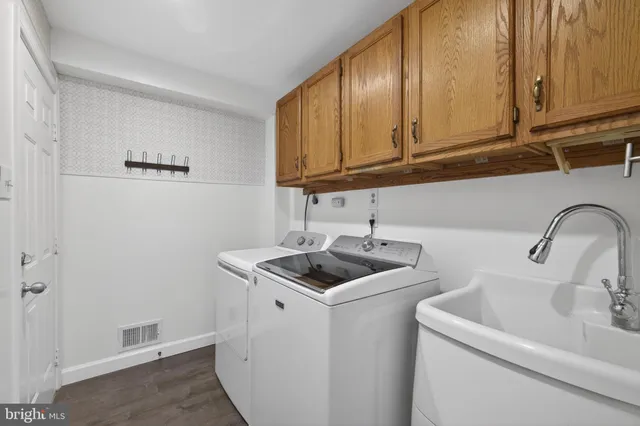 $999,980 | 15067 Brown Post Lane, Centreville, VA 20121