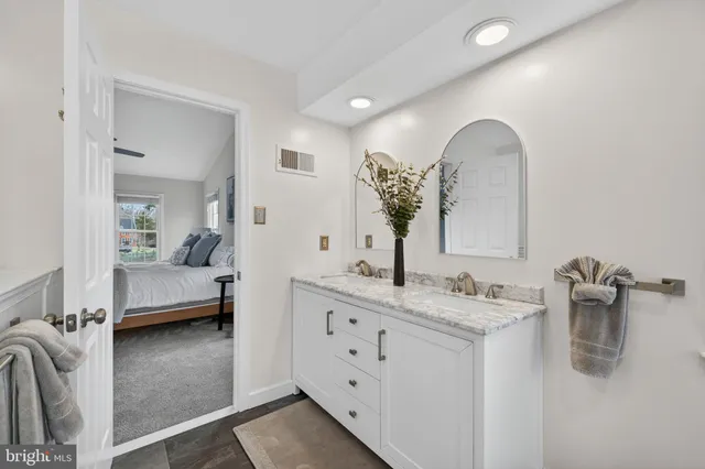 $999,980 | 15067 Brown Post Lane, Centreville, VA 20121