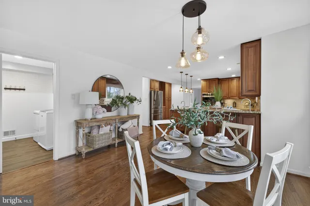 $999,980 | 15067 Brown Post Lane, Centreville, VA 20121