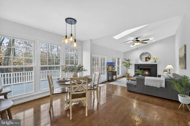 $999,980 | 15067 Brown Post Lane, Centreville, VA 20121