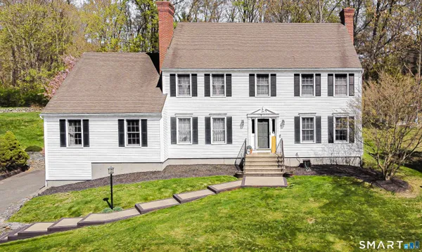 $539,900 | 33 Country Club Woods Circle, Waterbury, CT 06708