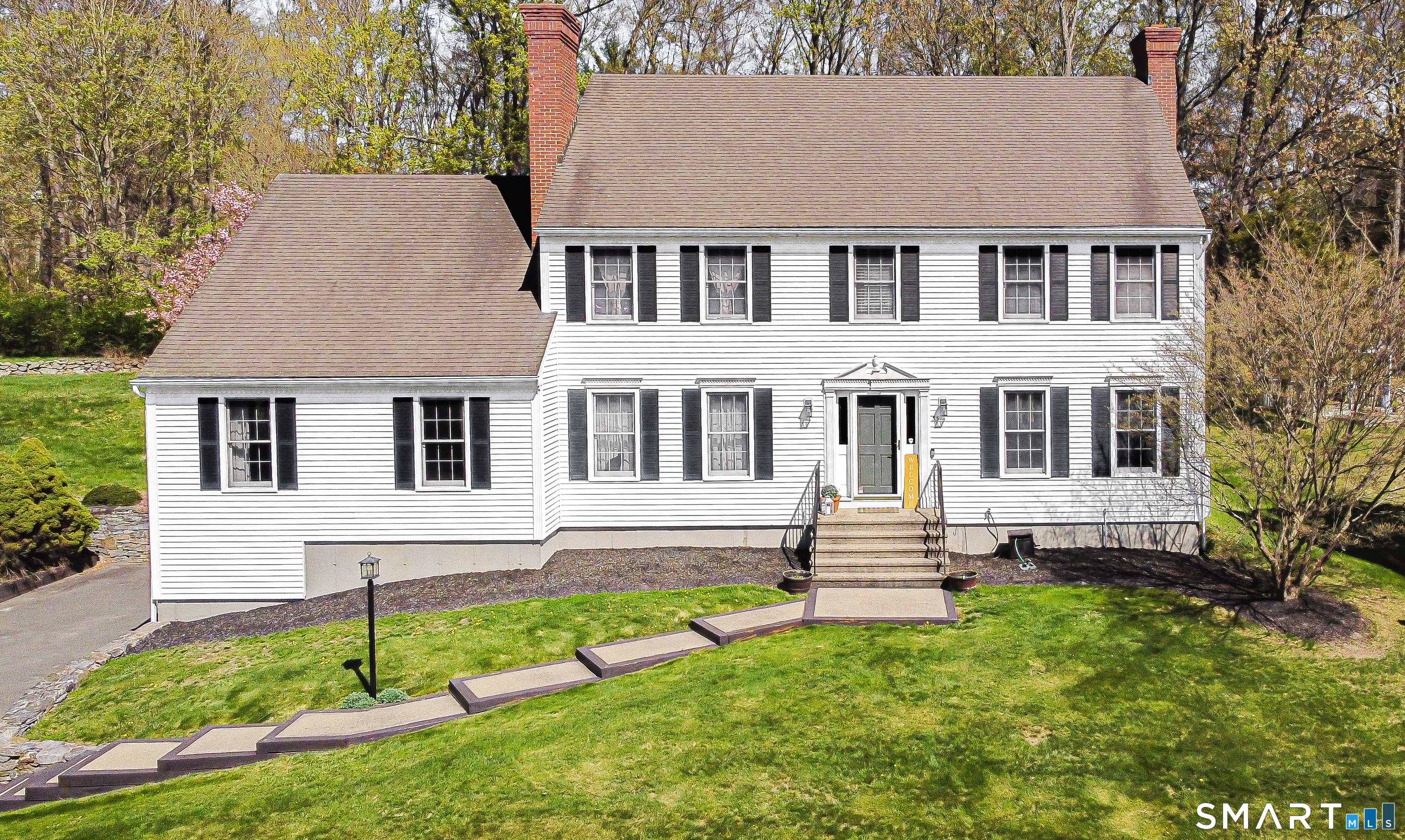 33 Country Club Woods Circle Waterbury, CT 06708 - Photo 1 of 38
