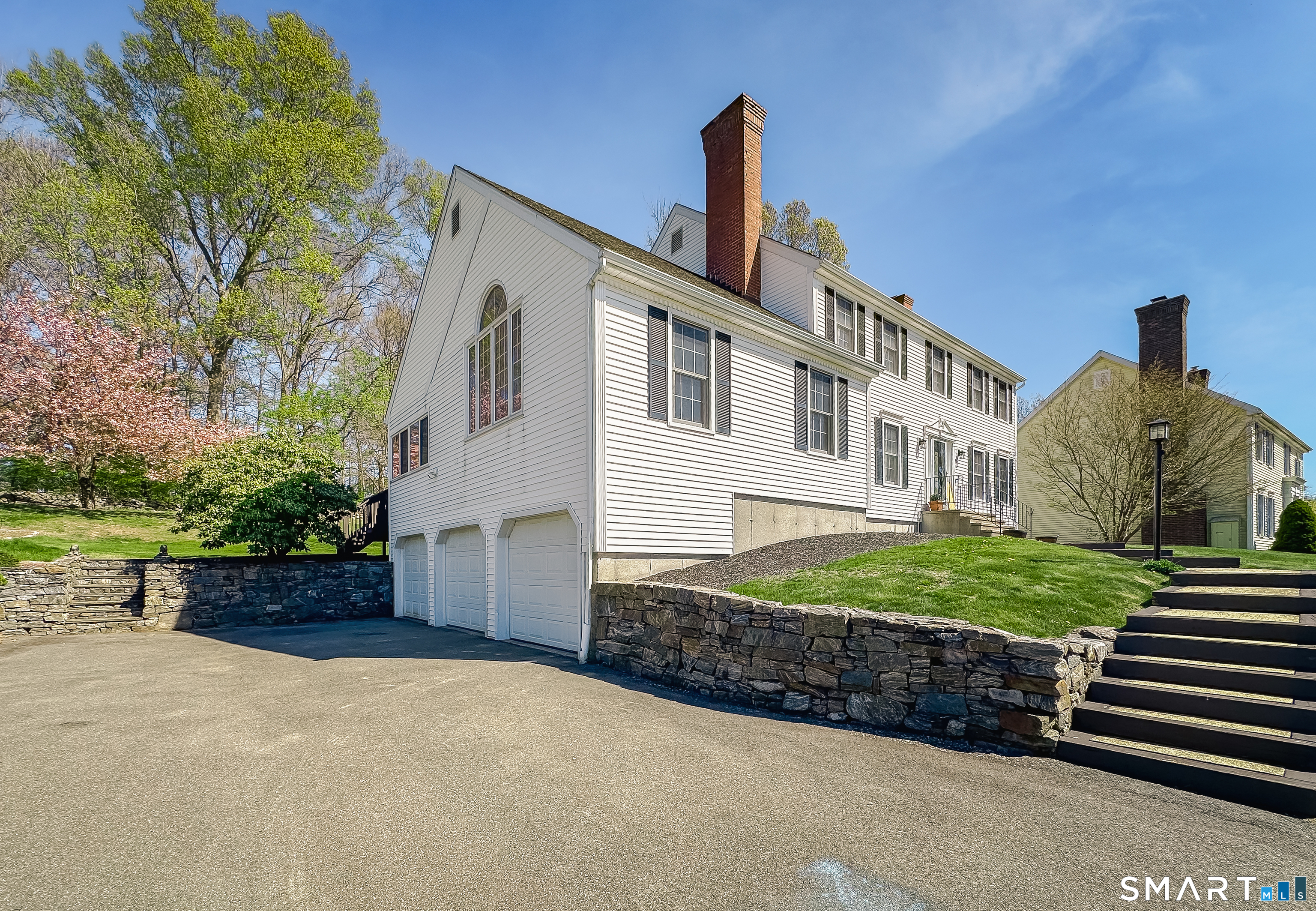 33 Country Club Woods Circle Waterbury, CT 06708 - Photo 2 of 38
