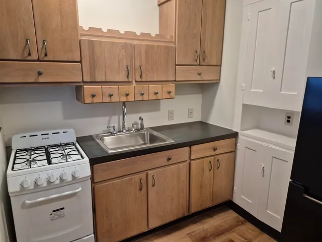 $2,400 | 126 West Wyoming Avenue, Unit 1, Melrose, MA 02176