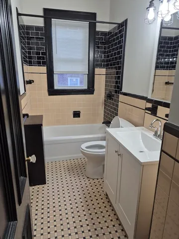 $2,400 | 126 West Wyoming Avenue, Unit 1, Melrose, MA 02176