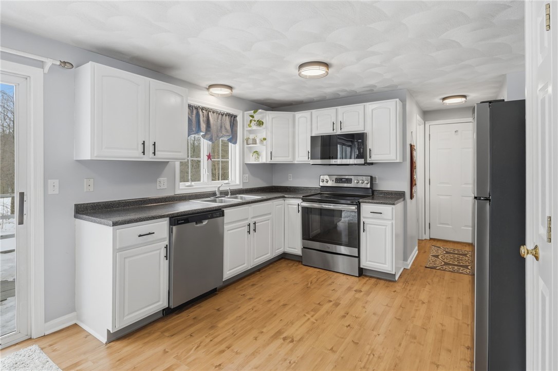 65 Rolling Meadows Road Burrillville, RI 02859 - Photo 17 of 48