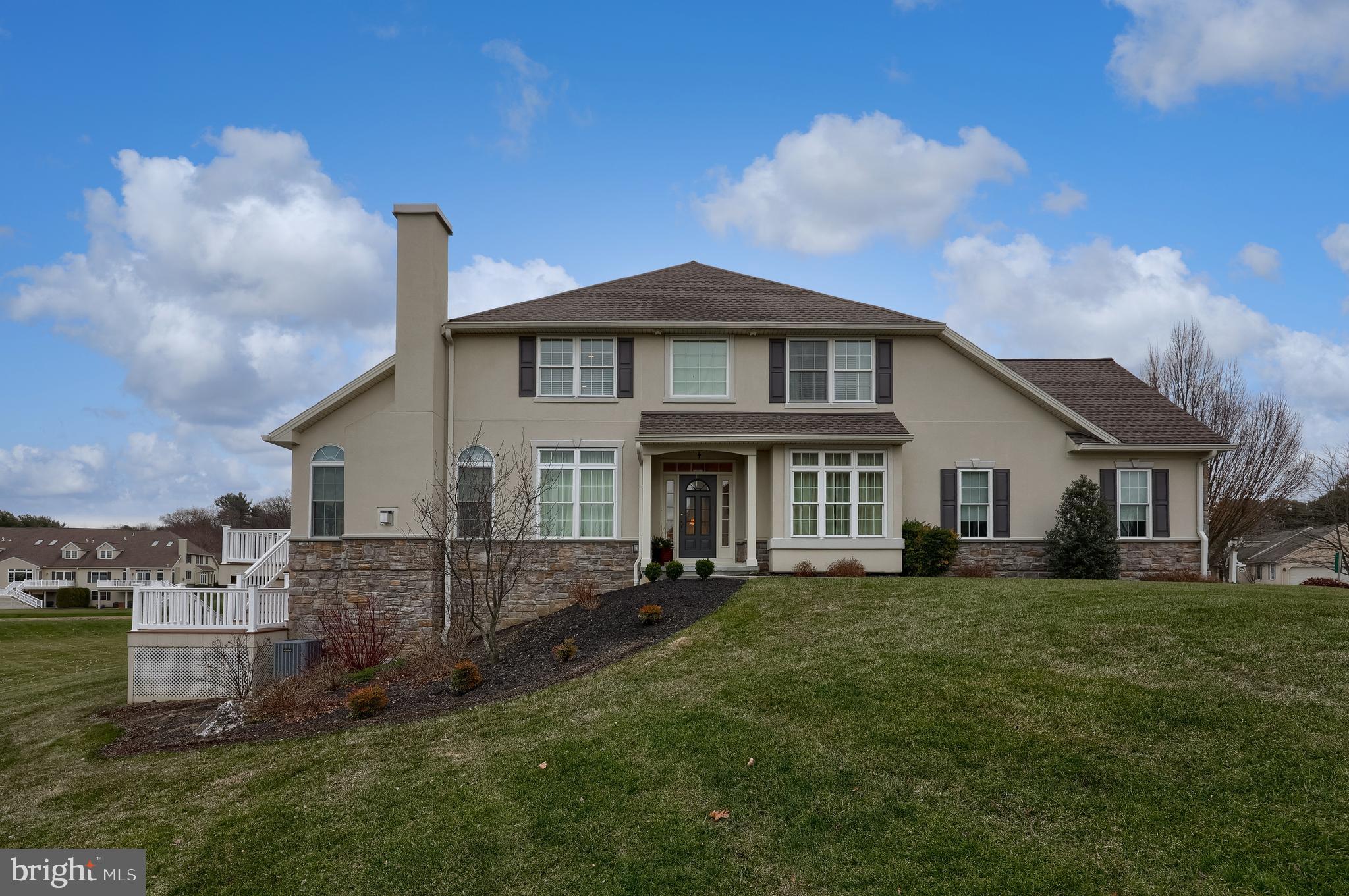 a view of a house with a yard