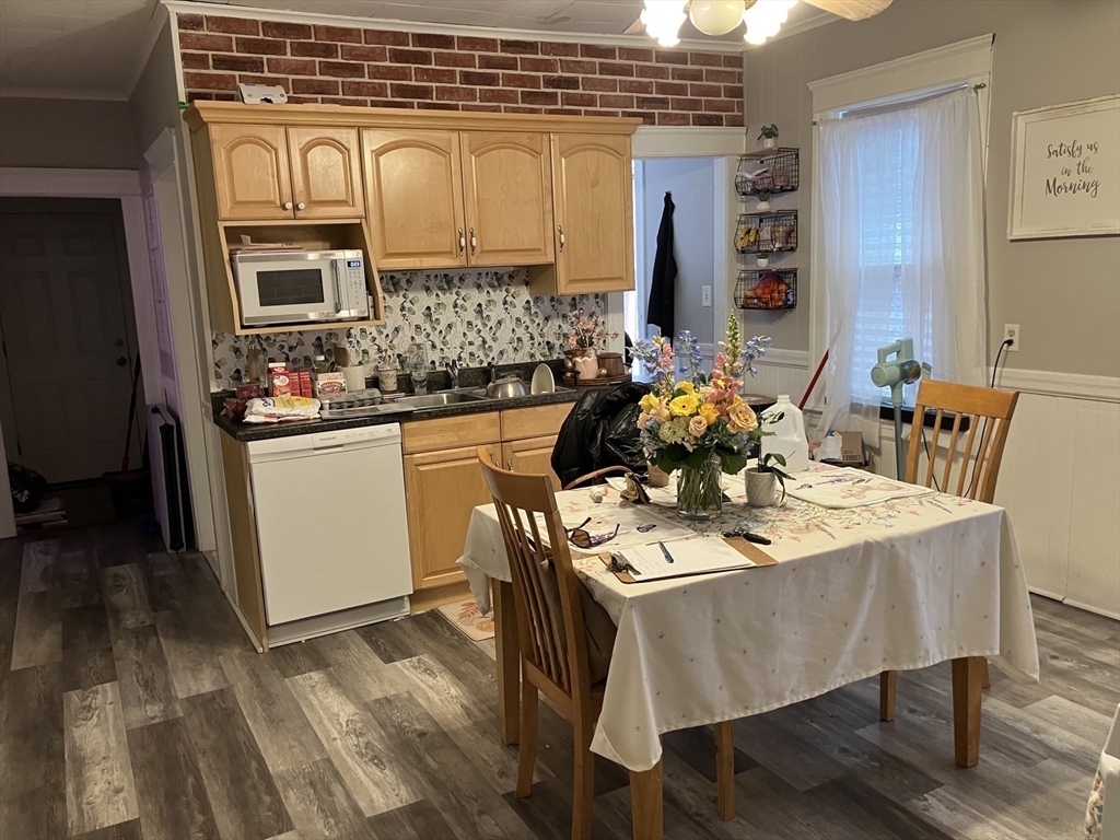 9 Caprera Road Worcester, MA 01604 - Photo 9 of 31
