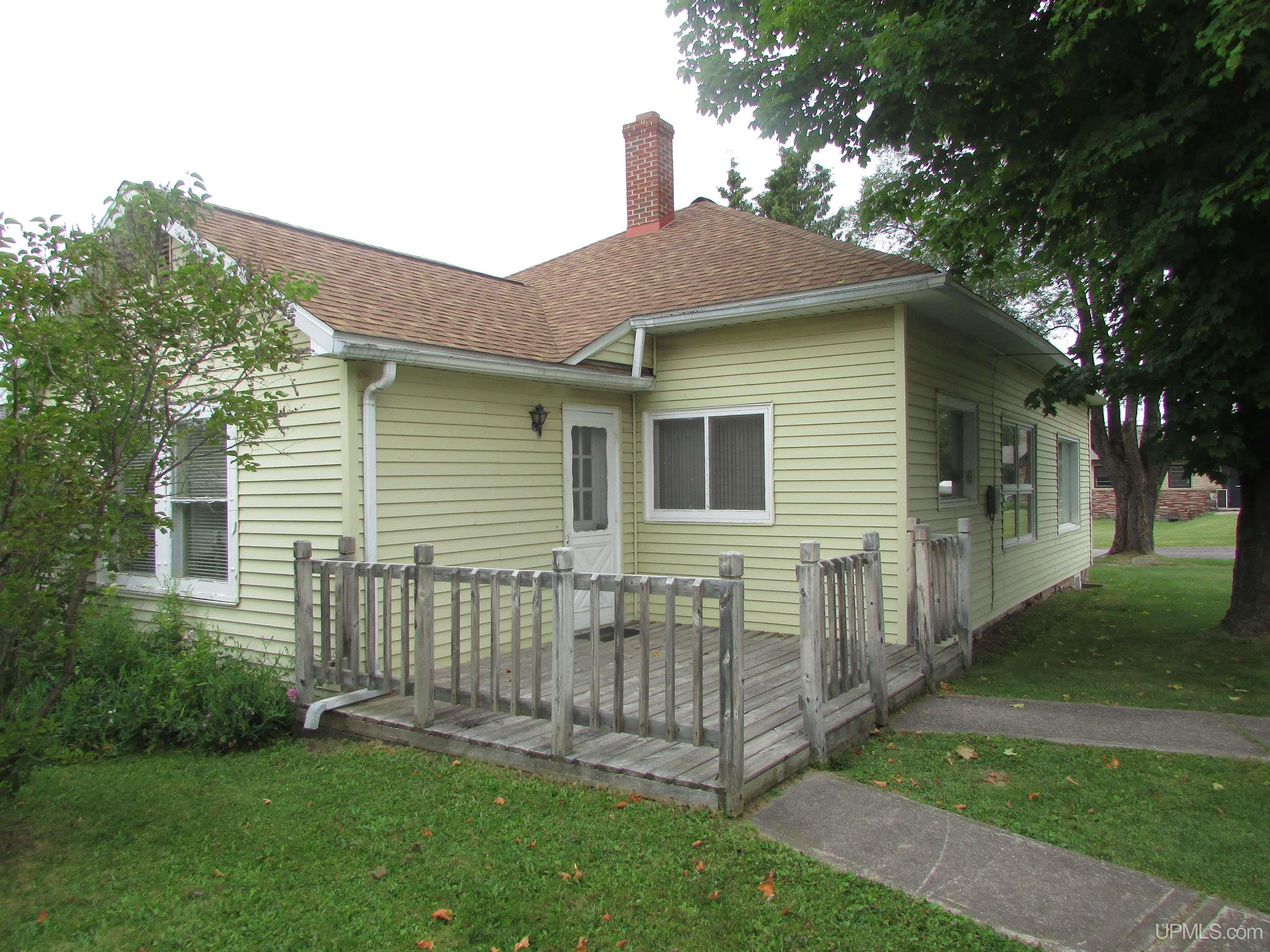 105 West Fall Street L'Anse, MI 49946 - Photo 4 of 28