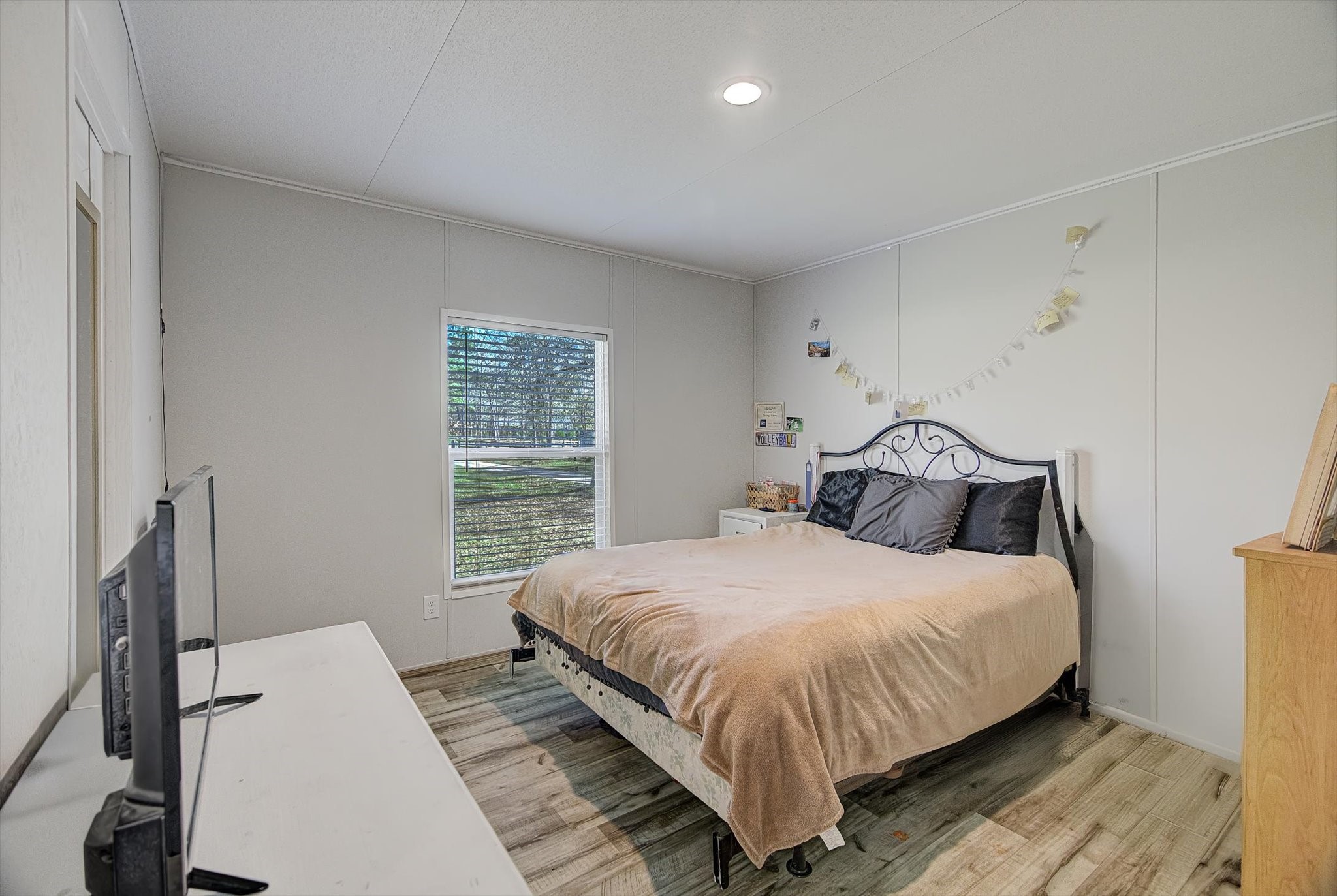 650 County Road 2219 Cleveland, TX 77327 - Photo 22 of 39 a bedroom with a bed and a window