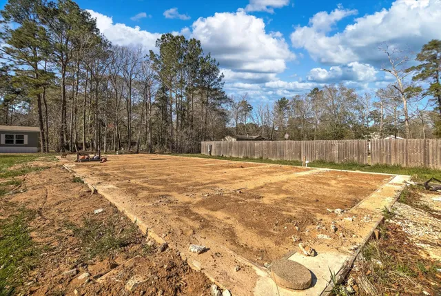 a view of back yard of the house
