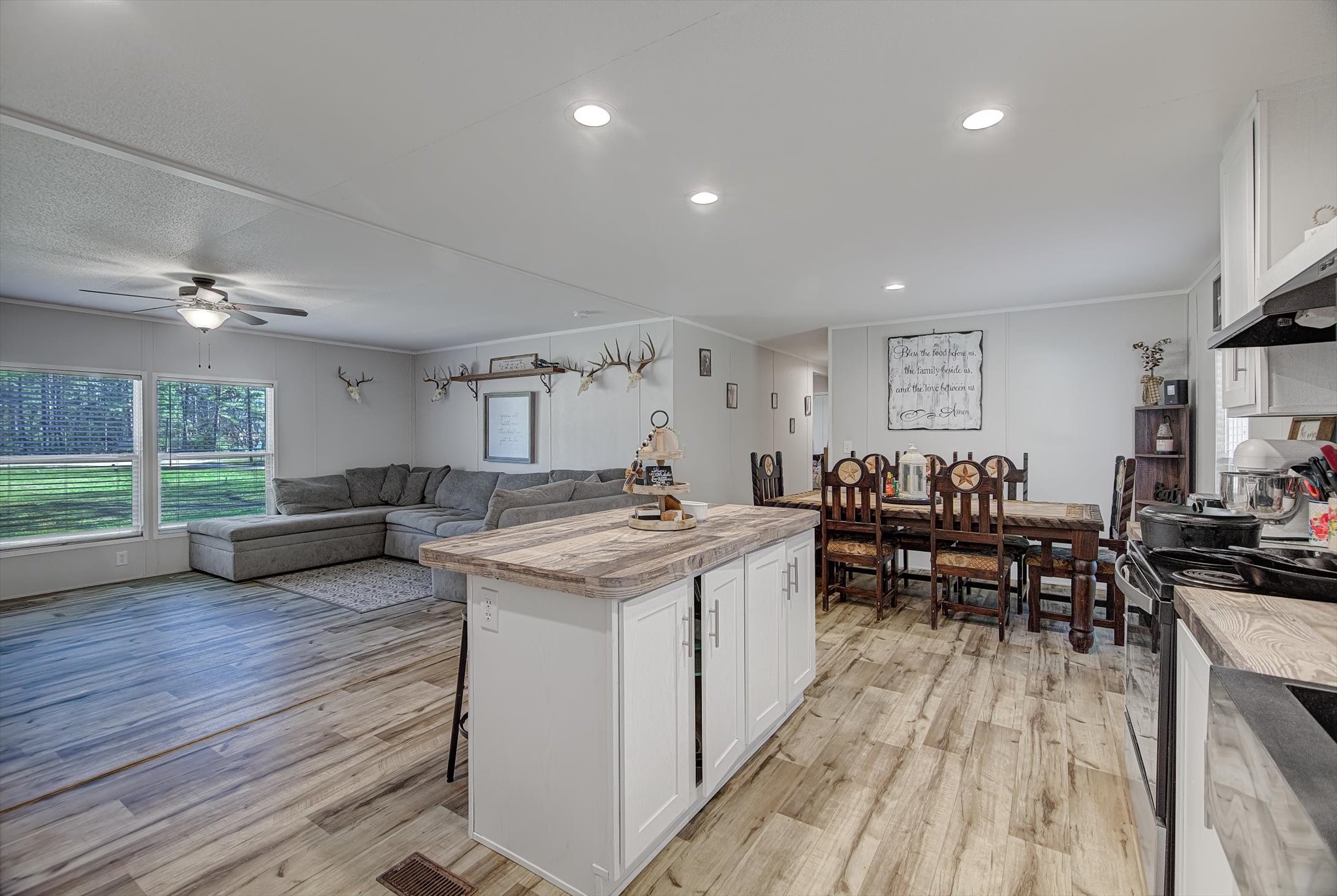 650 County Road 2219 Cleveland, TX 77327 - Photo 10 of 39 a kitchen with lots of counter top space
