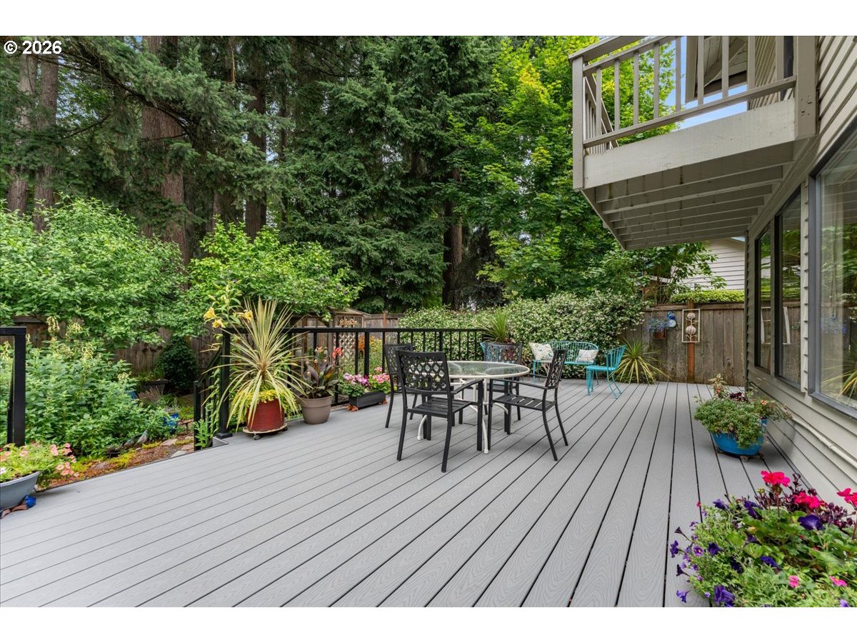 5725 Southwest Calusa Loop Tualatin, OR 97062 - Photo 2 of 43