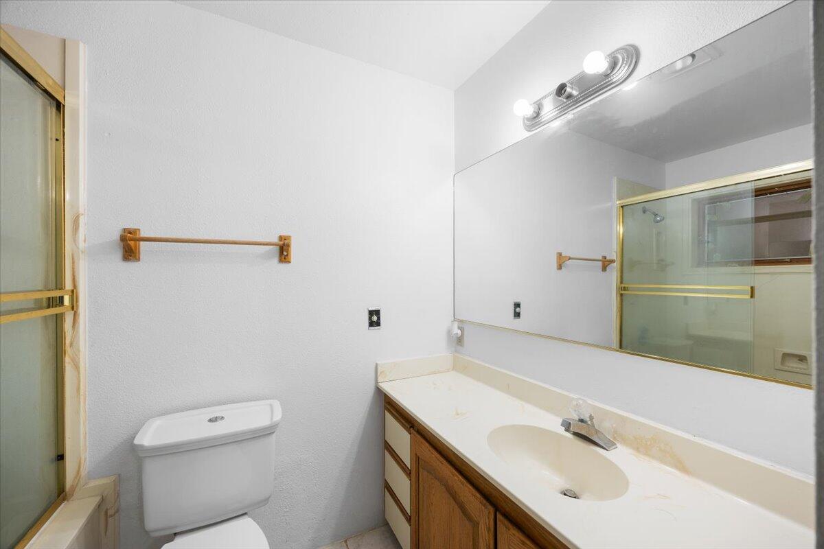 5449 Hugo Road Grants Pass, OR 97526 - Photo 18 of 28 H16
