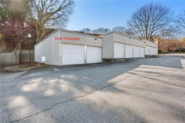 $2,200 | 644 Wells Street Southwest, Unit 10, Atlanta, GA 30310