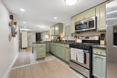 $1,095,000 | 4152 North Damen Avenue, Chicago, IL 60618