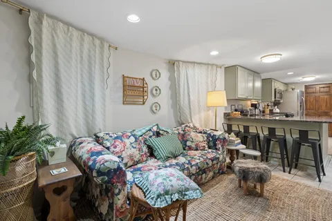 $1,095,000 | 4152 North Damen Avenue, Chicago, IL 60618