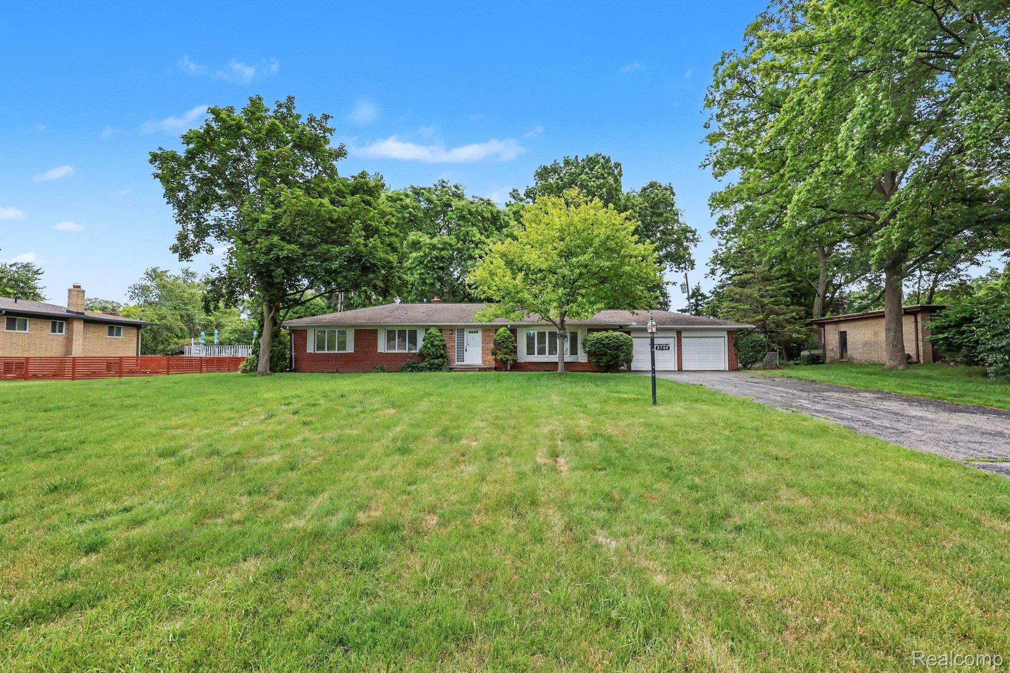 3750 Beach Road Troy, MI 48084 - Photo 2 of 27 003_file_5606.jpg