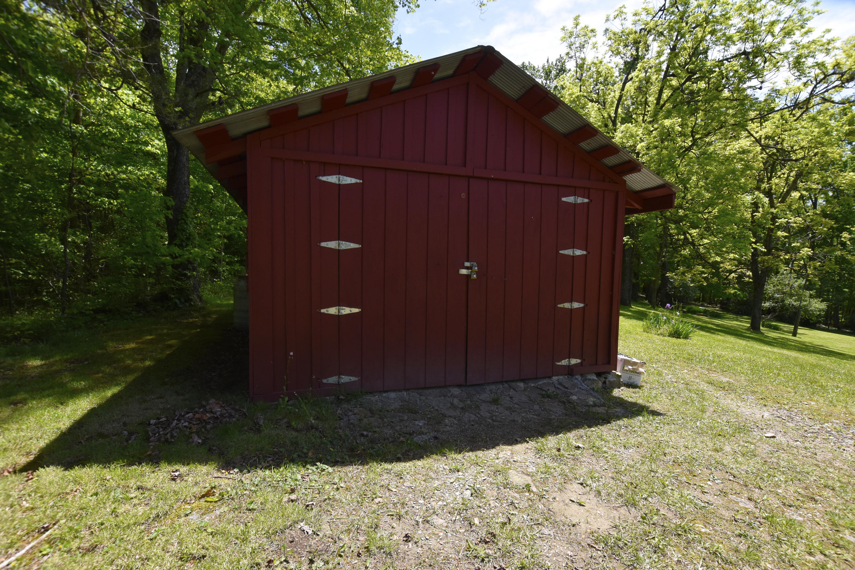 70 Robins Road Ravenna, KY 40472 - Photo 38 of 51 Tractor storage!