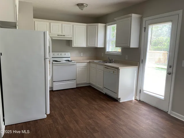 $1,850 | 4836 Acres Drive, Wilmington, NC 28411